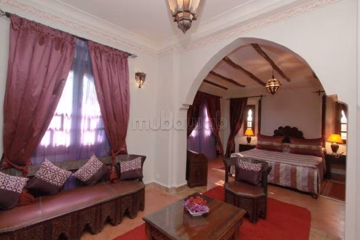 High quality house for sale in Hay Targa. 10 large rooms. Attic