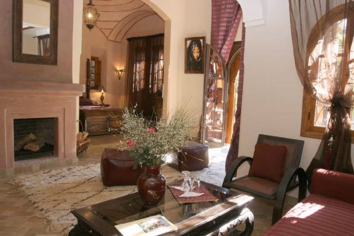 High quality house for sale in Hay Targa. 10 large rooms. Attic