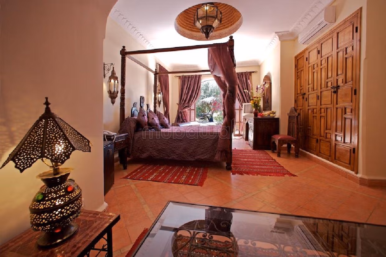 High quality house for sale in Hay Targa. 10 large rooms. Attic