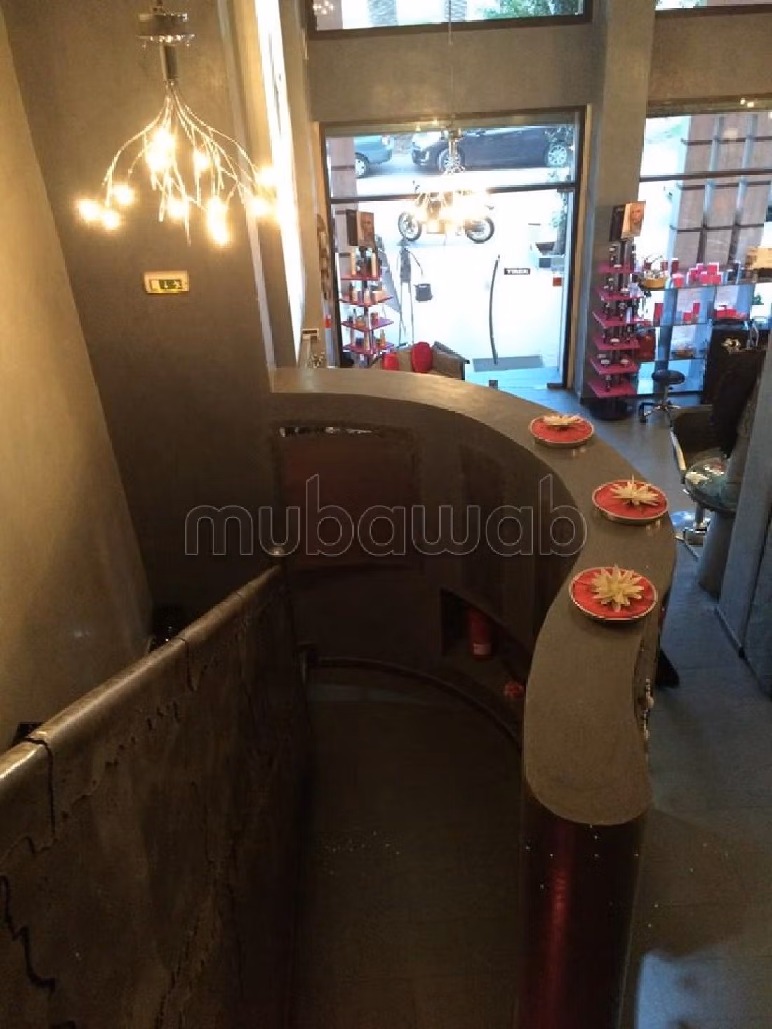 Offices & shops for sale in Quartier du Parc. Dimension 300 m². Caretaker available, air conditioning system