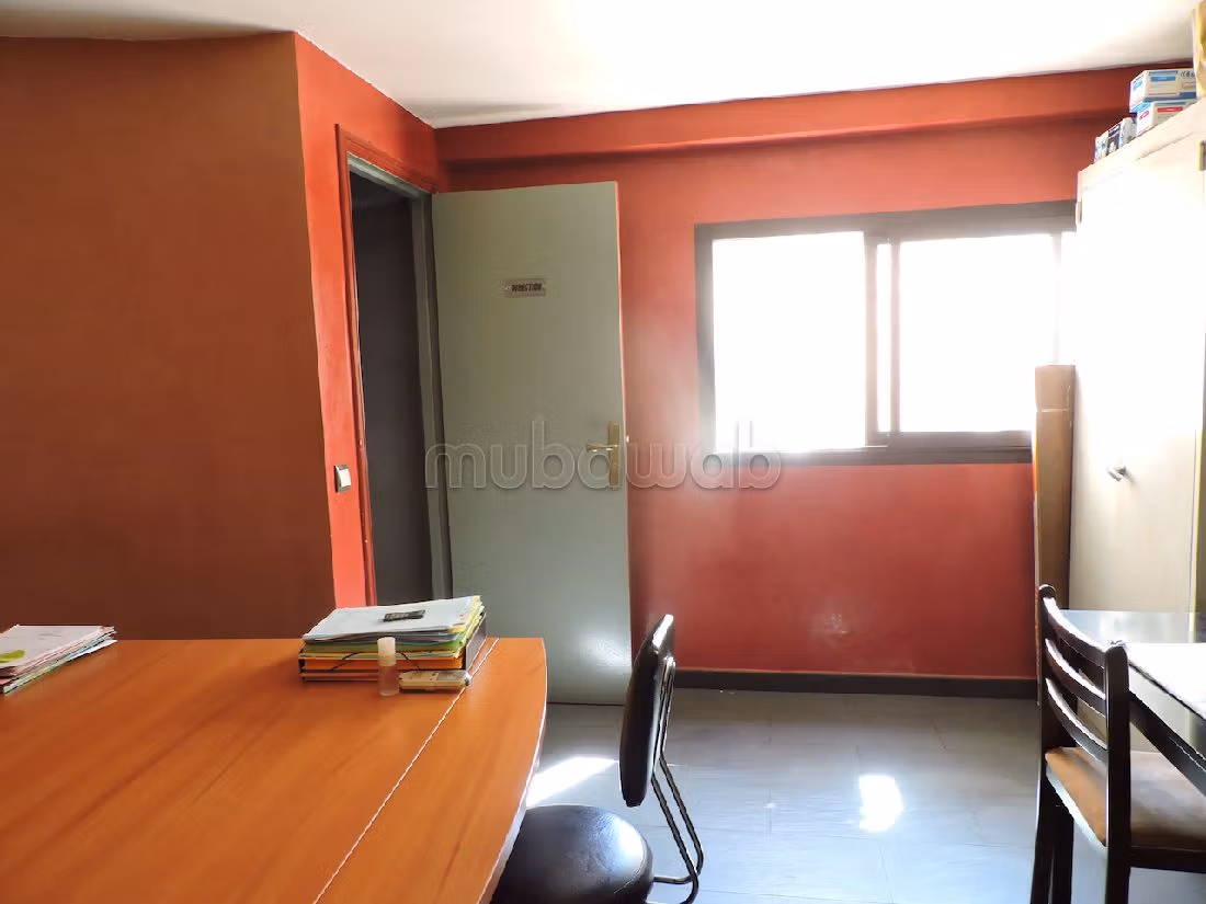 Offices & shops for sale in Quartier du Parc. Dimension 300 m². Caretaker available, air conditioning system