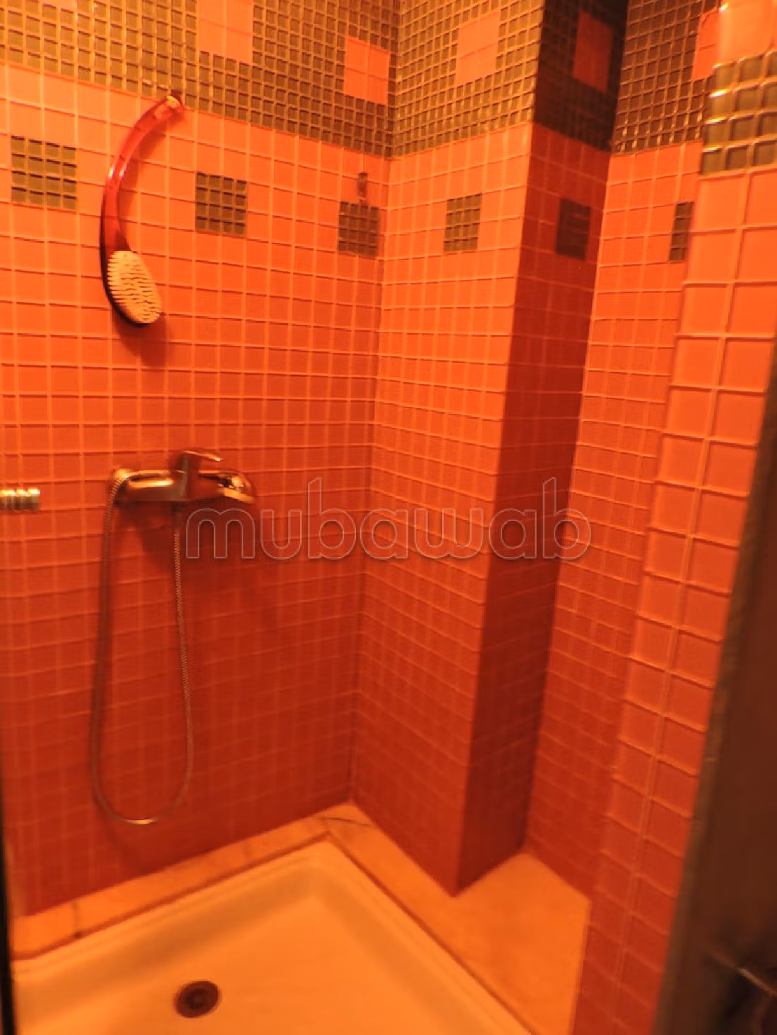 Offices & shops for sale in Quartier du Parc. Dimension 300 m². Caretaker available, air conditioning system