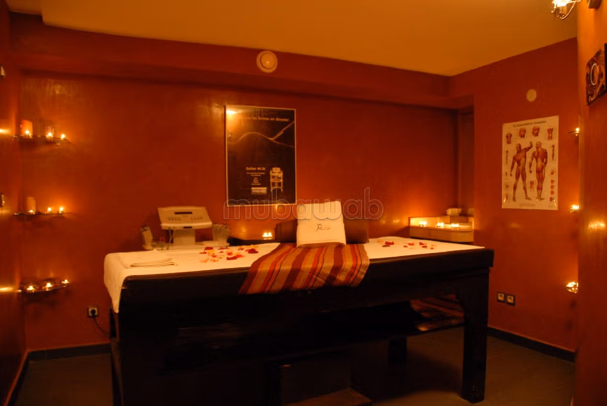 Offices & shops for sale in Quartier du Parc. Dimension 300 m². Caretaker available, air conditioning system