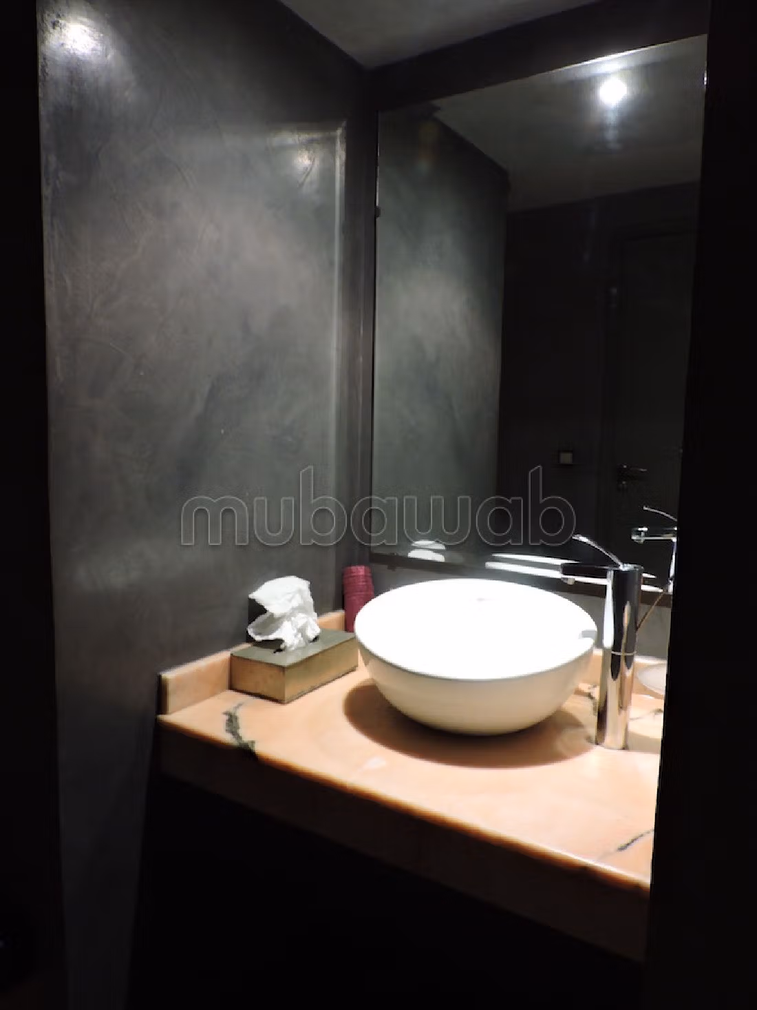 Offices & shops for sale in Quartier du Parc. Dimension 300 m². Caretaker available, air conditioning system