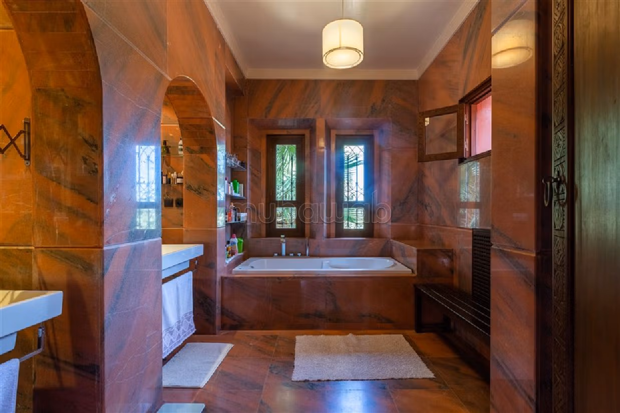 فيلا، شرفة، مسبح