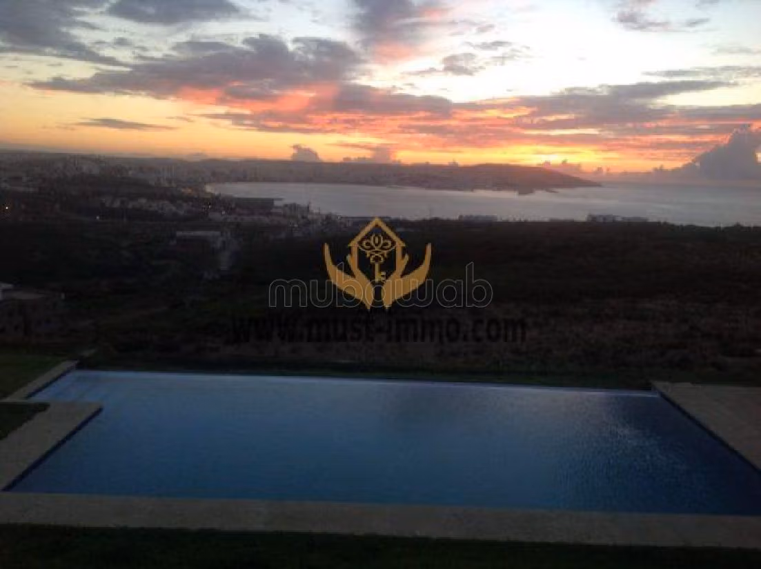 فيلا مساحتها 1800م²، مفروشة، شرفة، 10 غرف، الشرف مغوغة