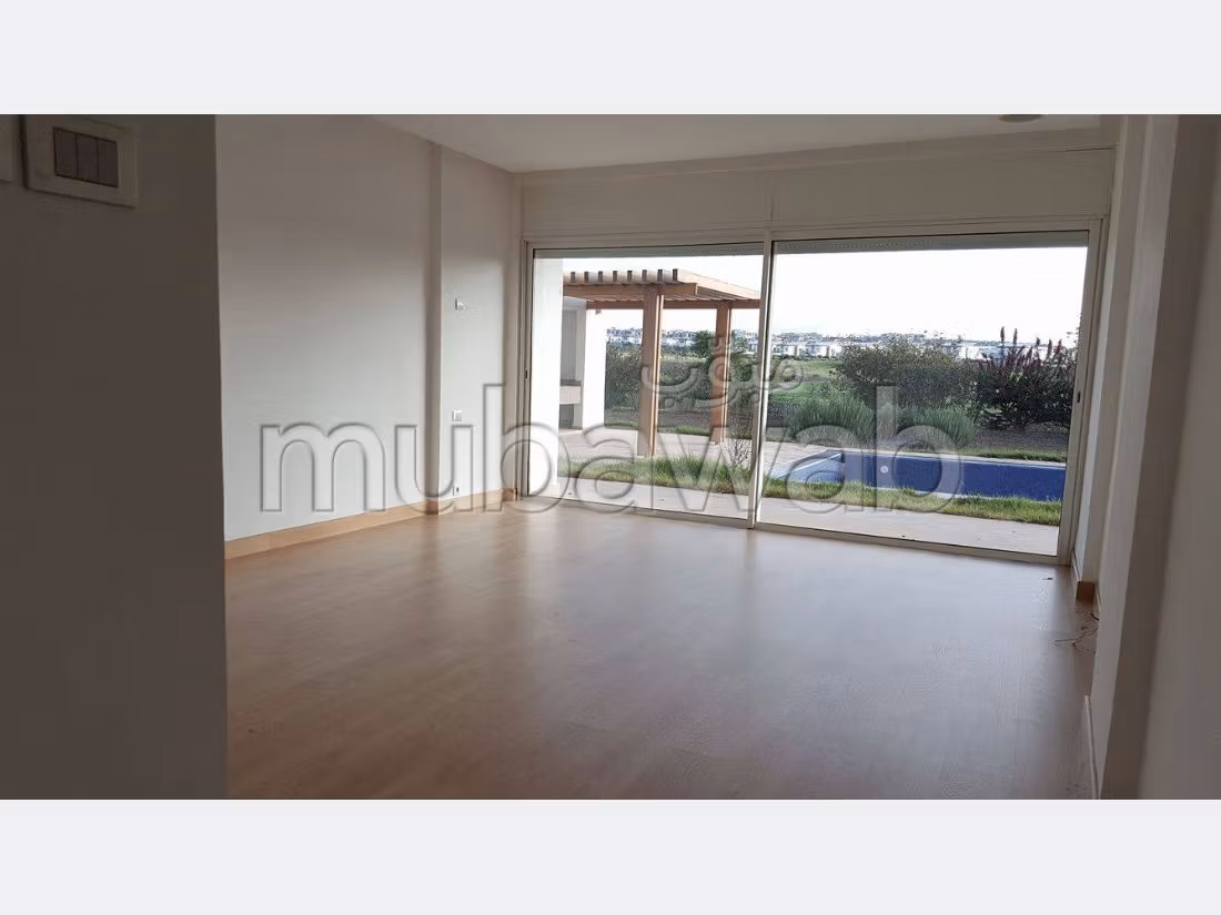 Magnífica villa en alquiler. Dimensión 1 700 m². Bodega, gran terraza. 