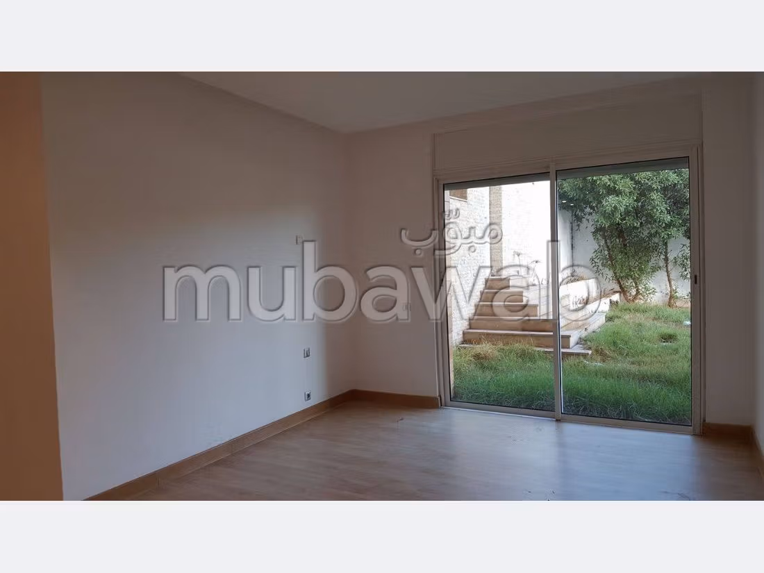 Magnífica villa en alquiler. Dimensión 1 700 m². Bodega, gran terraza. 