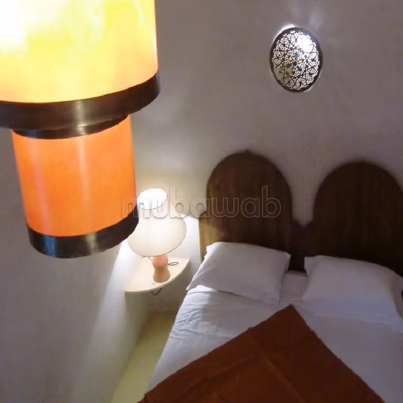 رياض جيد للبيع ب المدينة القديمة. 5 غرف ممتازة. مطبخ مجهز جيدا