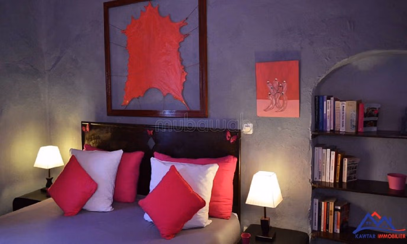 Riads beschikbaar in Place Moulay Hassan. Oppervlakte 375 m². Open haard