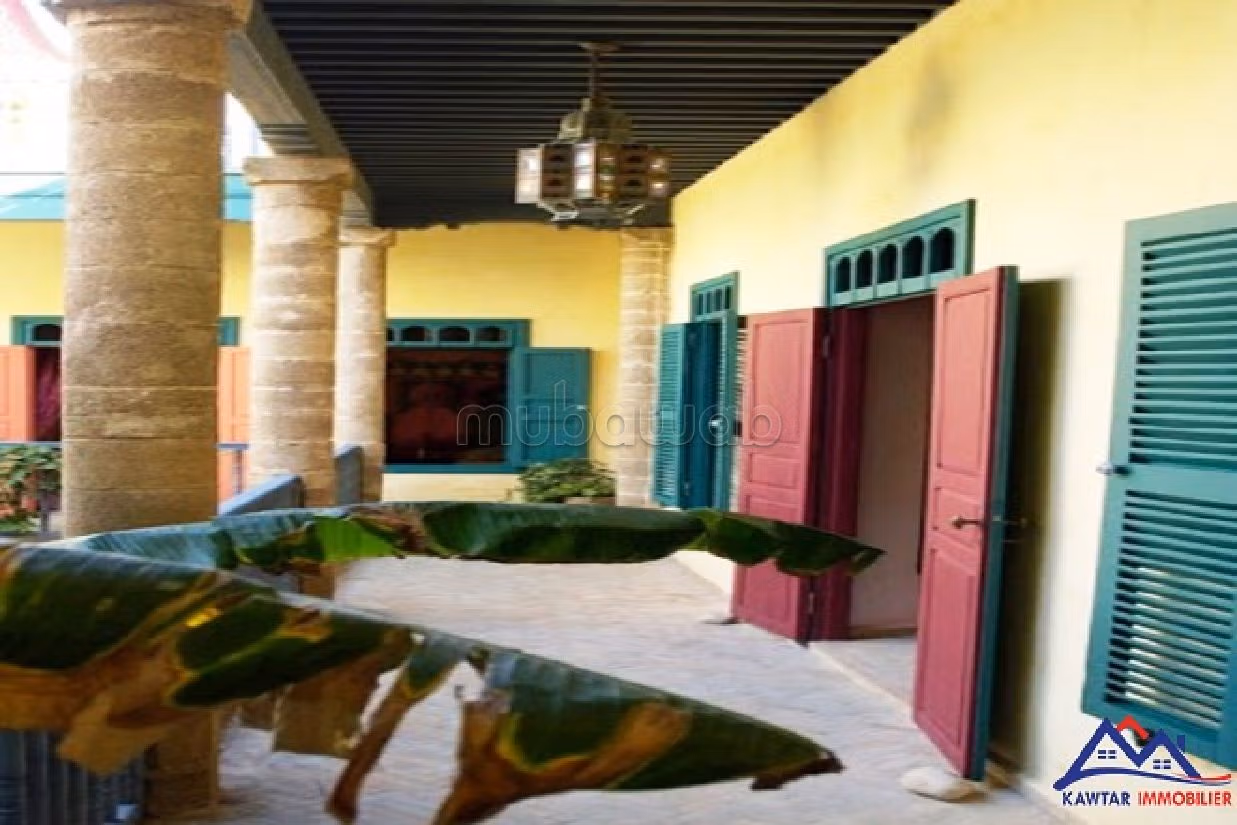 Lavish riad for sale. 7 comfortable rooms. Terrace and garden. 