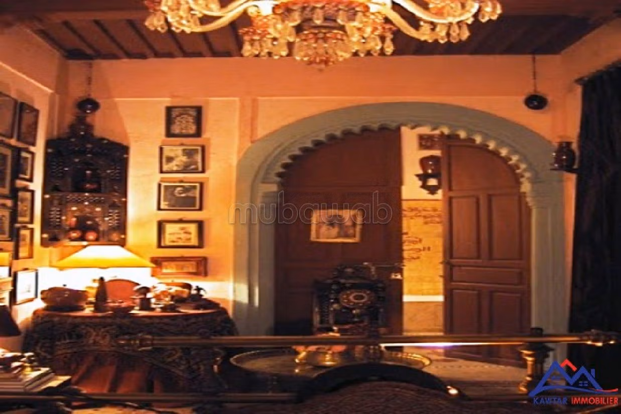 Lavish riad for sale. 7 comfortable rooms. Terrace and garden. 
