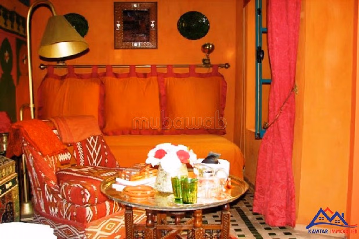 Lavish riad for sale. 7 comfortable rooms. Terrace and garden. 