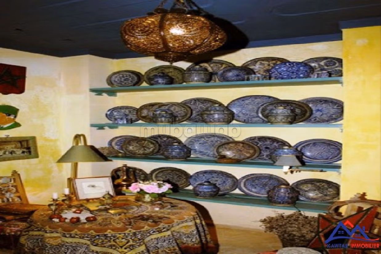 Lavish riad for sale. 7 comfortable rooms. Terrace and garden. 