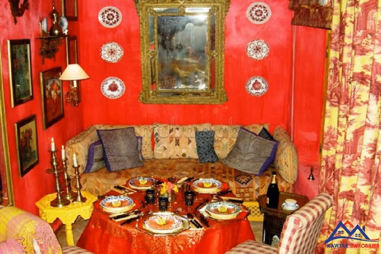 Lavish riad for sale. 7 comfortable rooms. Terrace and garden. 