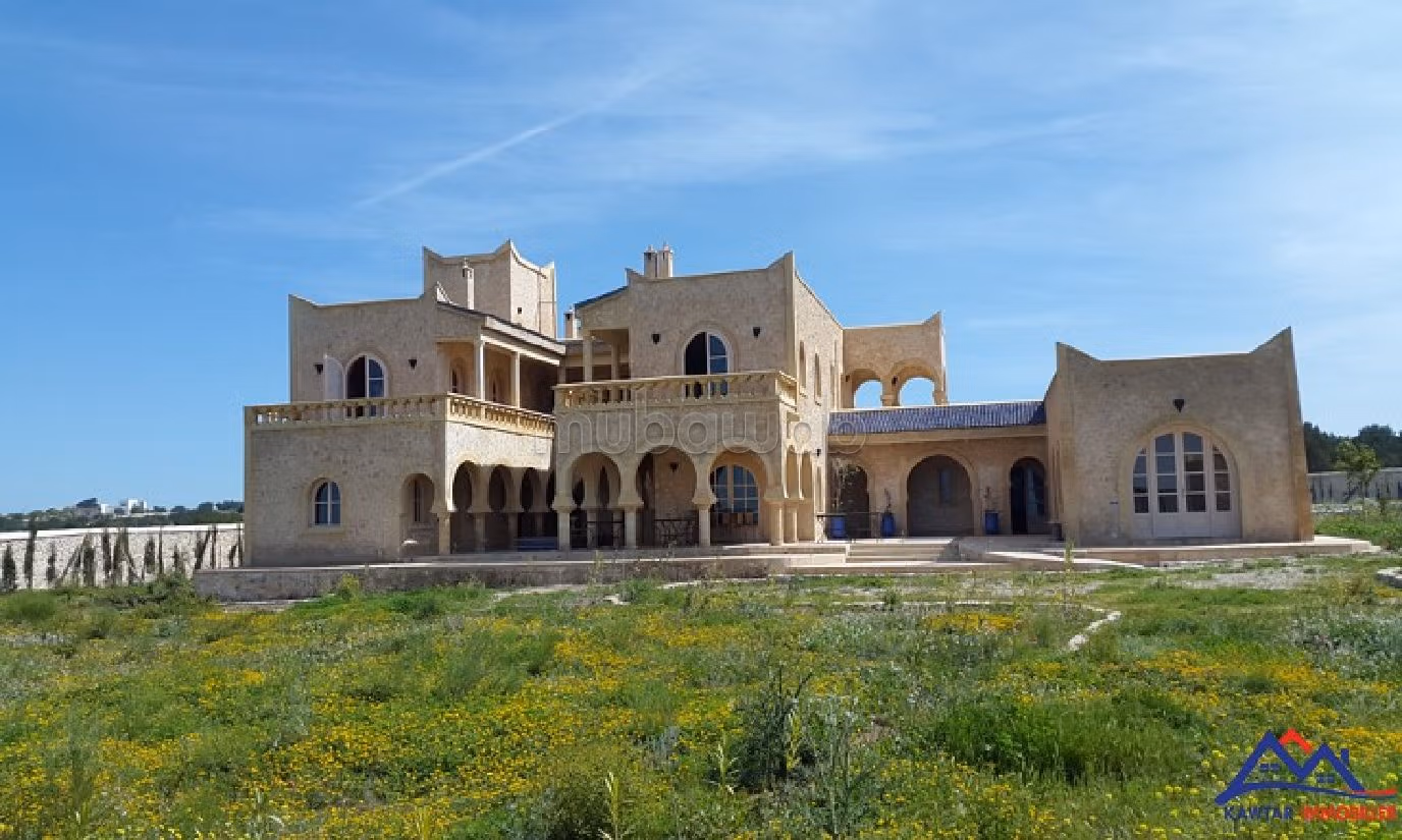 فيلا مساحتها 10000م²، مطبخ مجهز، شرفة، الصويرة