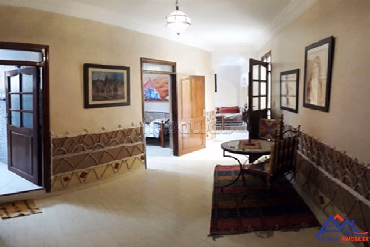 Se alquila este piso. 2 bonitas habitaciones. Estacionamiento privado