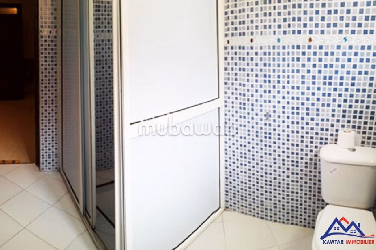 Se alquila este piso. 2 bonitas habitaciones. Estacionamiento privado