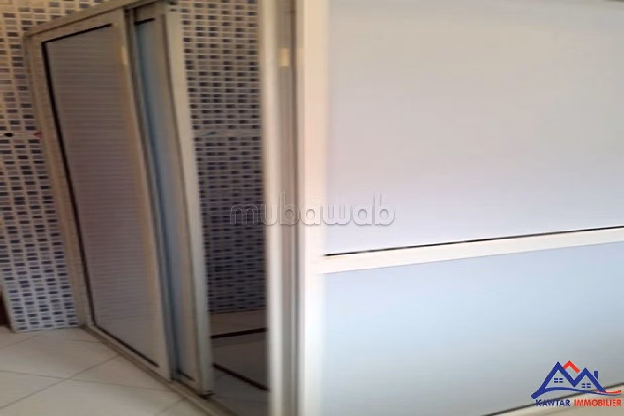 Se alquila este piso. 2 bonitas habitaciones. Estacionamiento privado