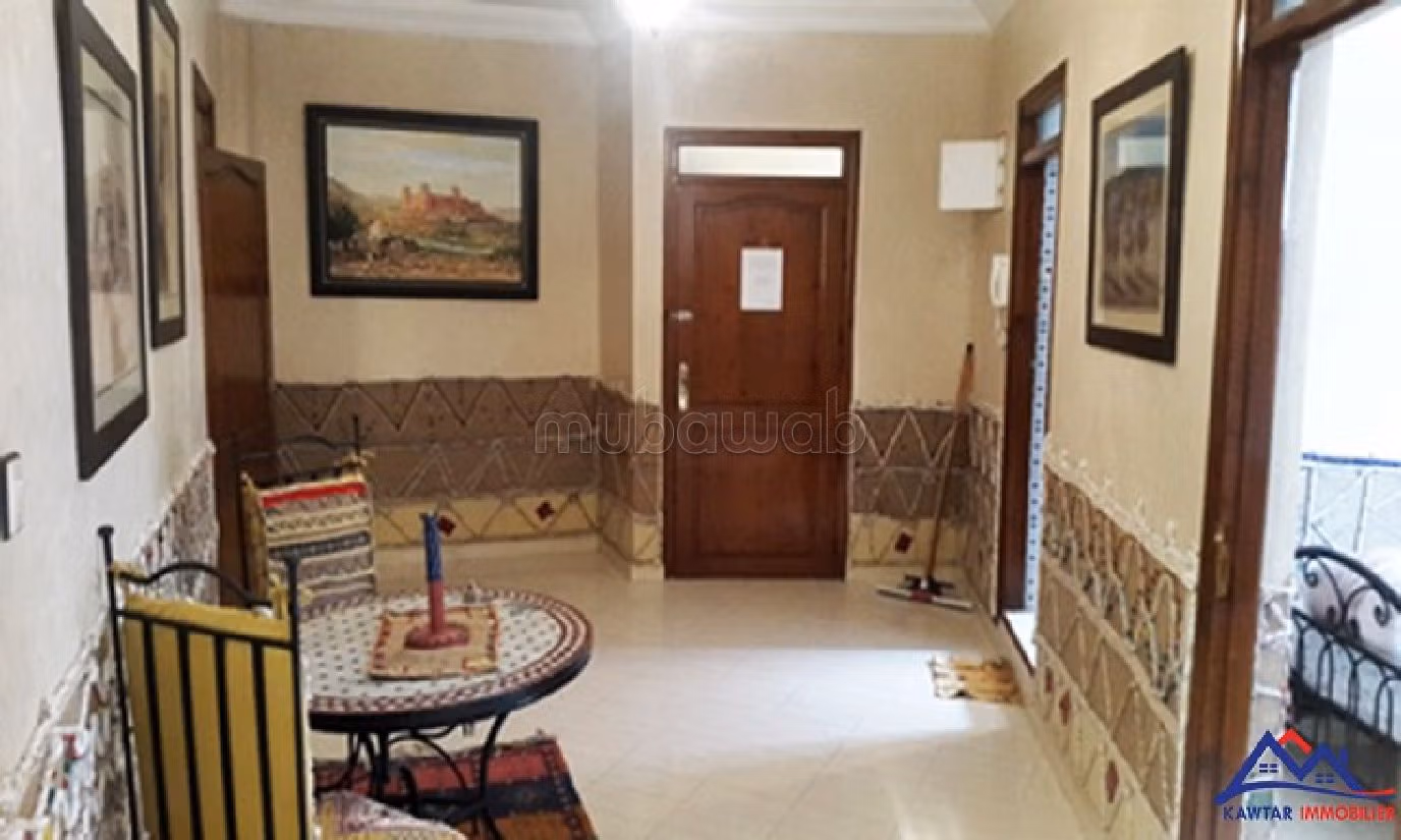 Se alquila este piso. 2 bonitas habitaciones. Estacionamiento privado