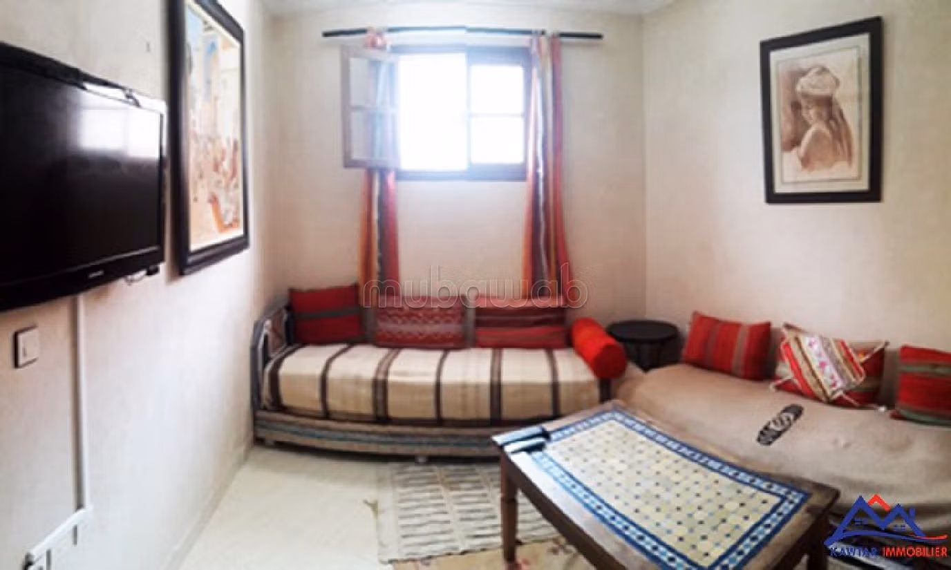 Se alquila este piso. 2 bonitas habitaciones. Estacionamiento privado