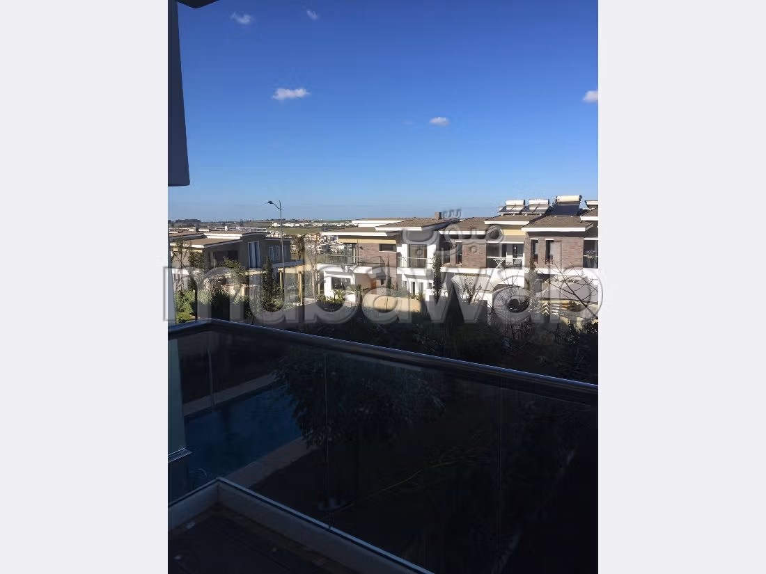 Alquila este piso. 3 Dormitorio. Aparcamiento y balcón. 