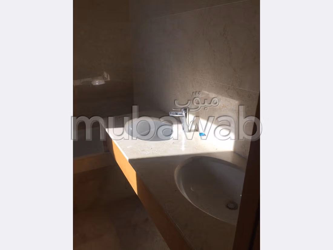 Alquila este piso. 3 Dormitorio. Aparcamiento y balcón. 