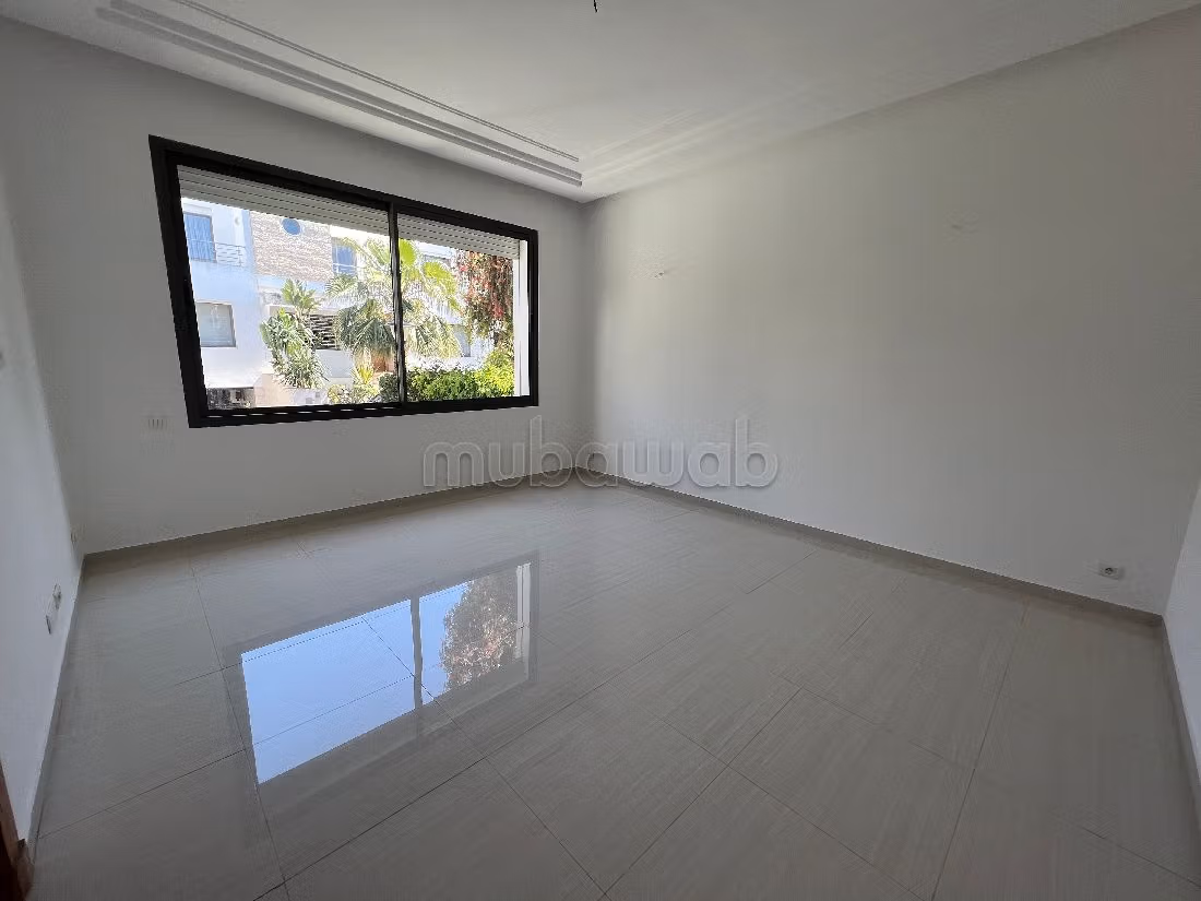 Eccezionale casa di lusso in affitto a Ain Diab. 6 locali spaziosi. Con camino e aria condizionata. 