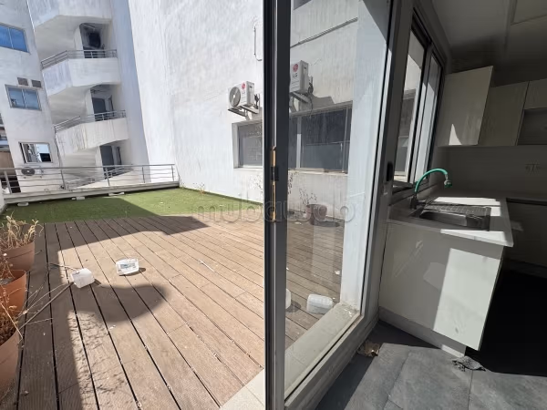 Offices for rent in Gauthier. Large area 305 m². caretaker available, air conditioning system.