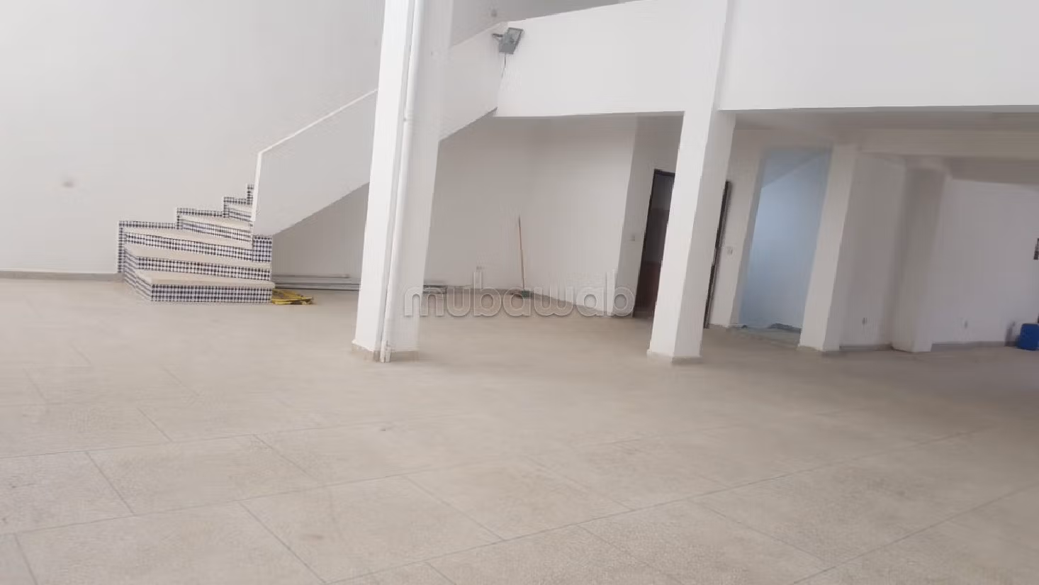 Nu huren: commercieel vastgoed. Oppervlakte 430 m². 