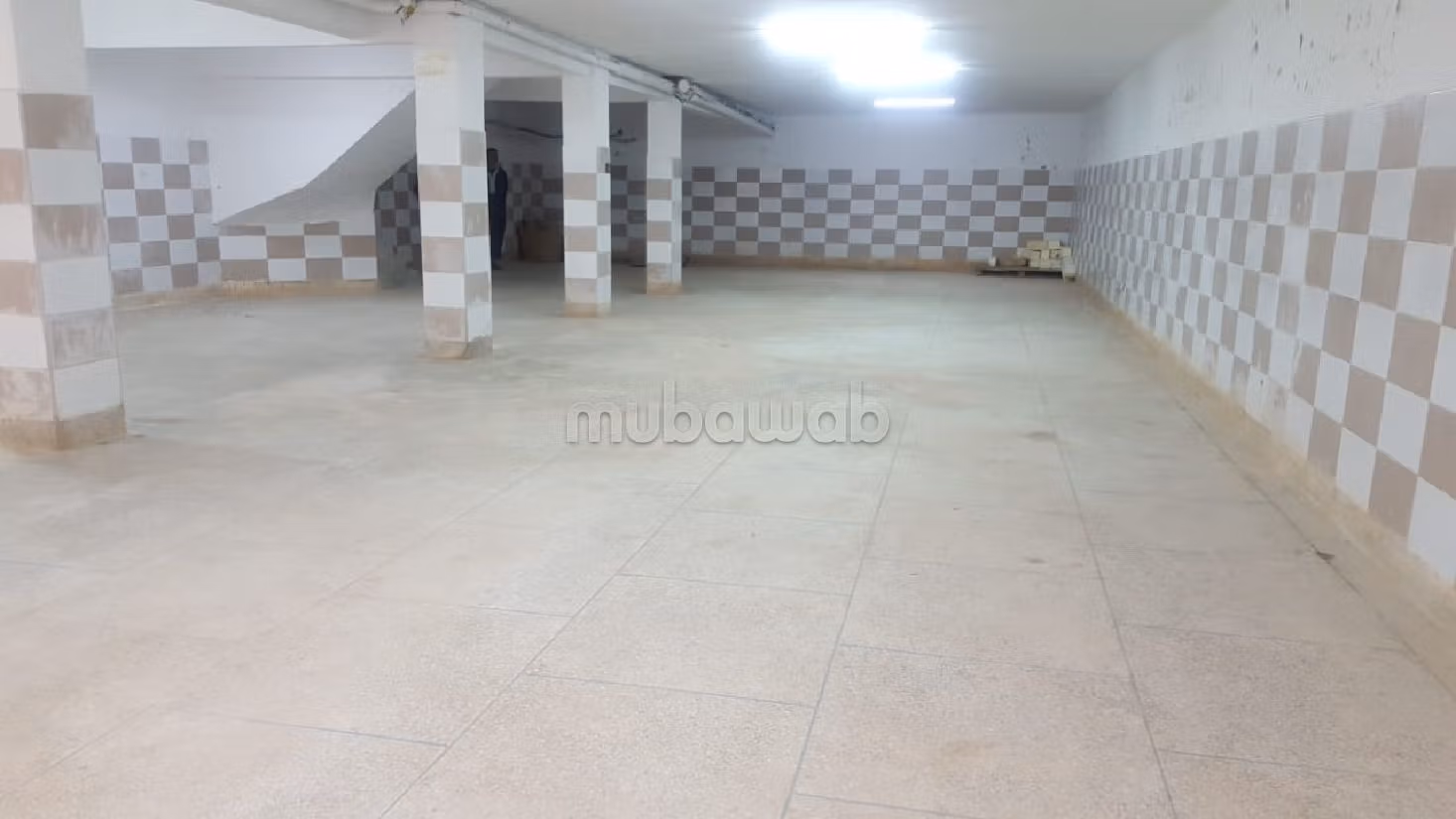 Nu huren: commercieel vastgoed. Oppervlakte 430 m². 