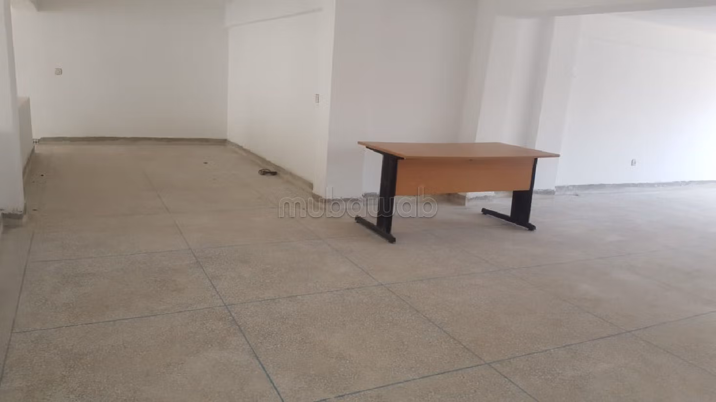 Nu huren: commercieel vastgoed. Oppervlakte 430 m². 