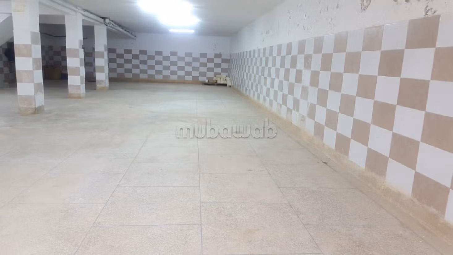 Nu huren: commercieel vastgoed. Oppervlakte 430 m². 