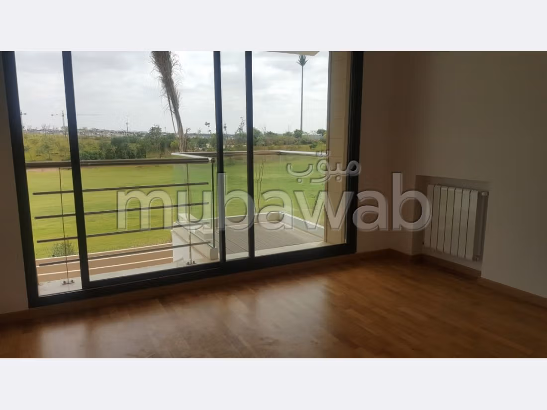 فيلا مساحتها 530م²، مطبخ مجهز، شرفة، 10 غرف، بوسكورة