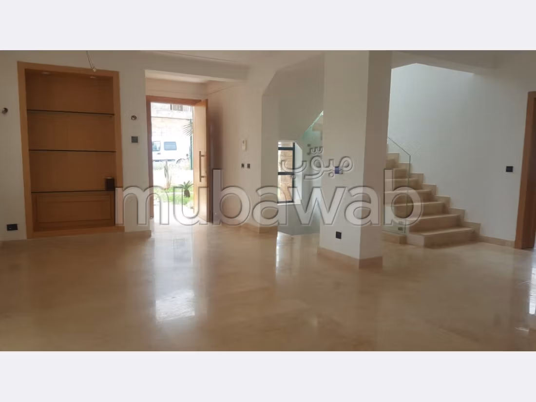 فيلا مساحتها 530م²، مطبخ مجهز، شرفة، 10 غرف، بوسكورة