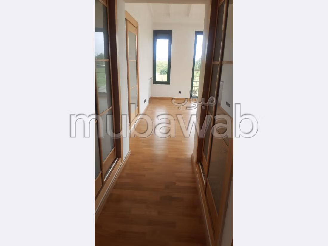 فيلا مساحتها 530م²، مطبخ مجهز، شرفة، 10 غرف، بوسكورة