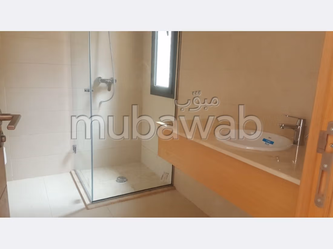 فيلا مساحتها 530م²، مطبخ مجهز، شرفة، 10 غرف، بوسكورة