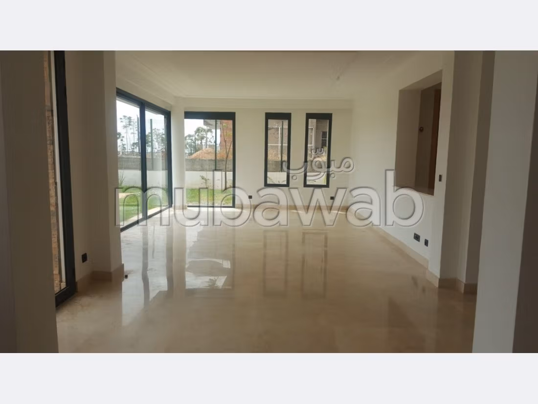 فيلا مساحتها 530م²، مطبخ مجهز، شرفة، 10 غرف، بوسكورة