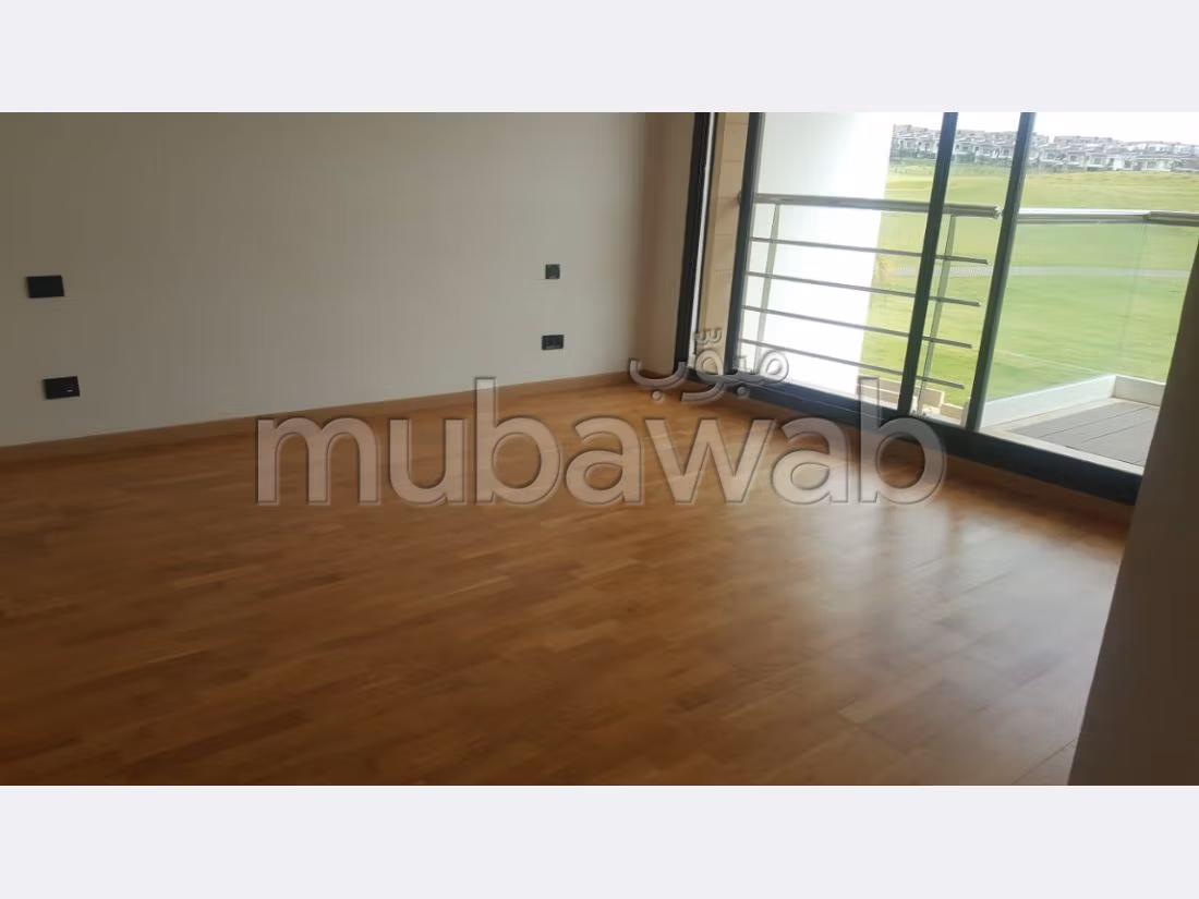 فيلا مساحتها 530م²، مطبخ مجهز، شرفة، 10 غرف، بوسكورة