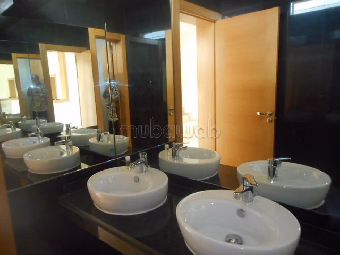 Nu huren: villa's en luxe woningen in Ain Diab. Oppervlakte 520 m². Met zwembad en airconditioning. 
