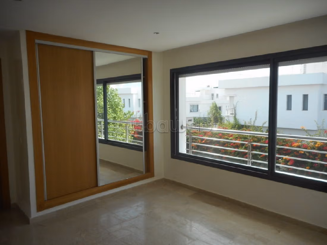 Nu huren: villa's en luxe woningen in Ain Diab. Oppervlakte 520 m². Met zwembad en airconditioning. 
