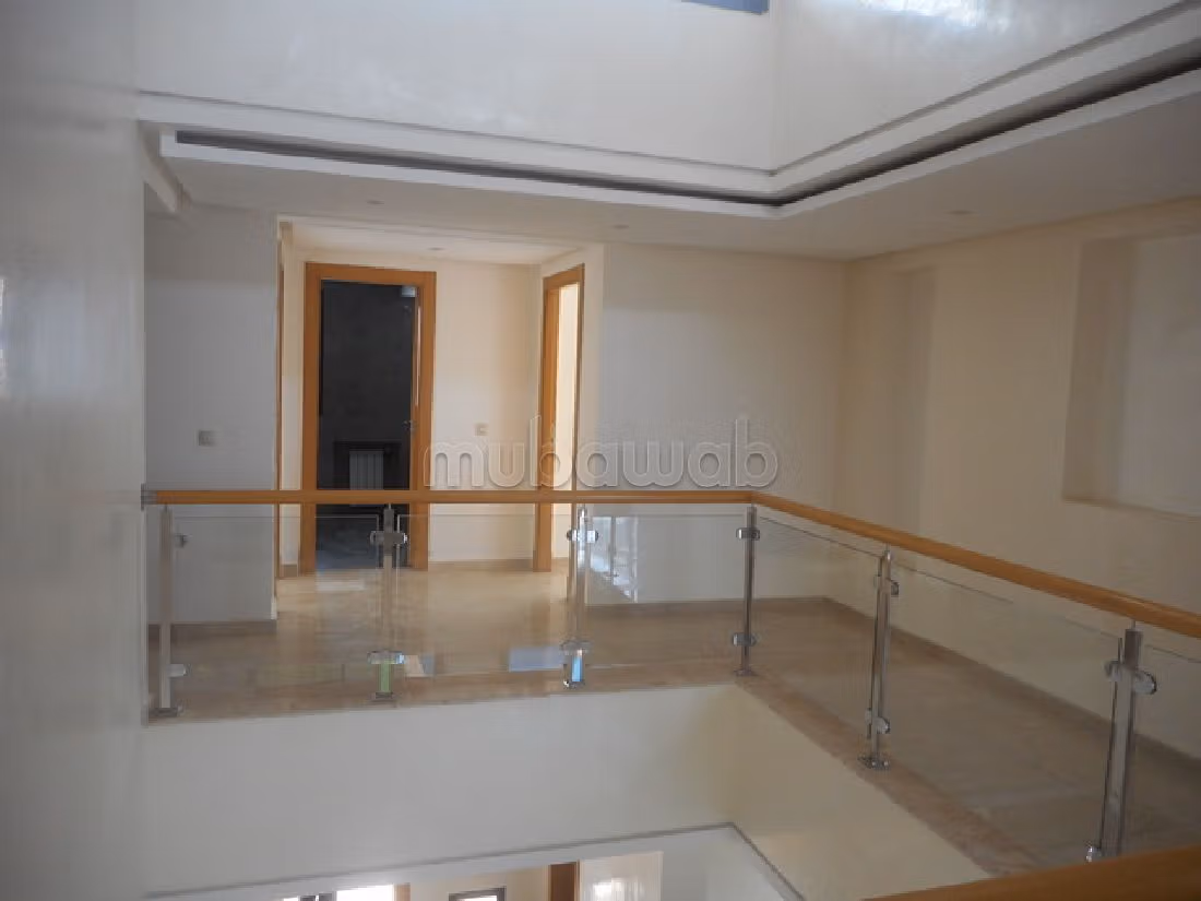 Nu huren: villa's en luxe woningen in Ain Diab. Oppervlakte 520 m². Met zwembad en airconditioning. 