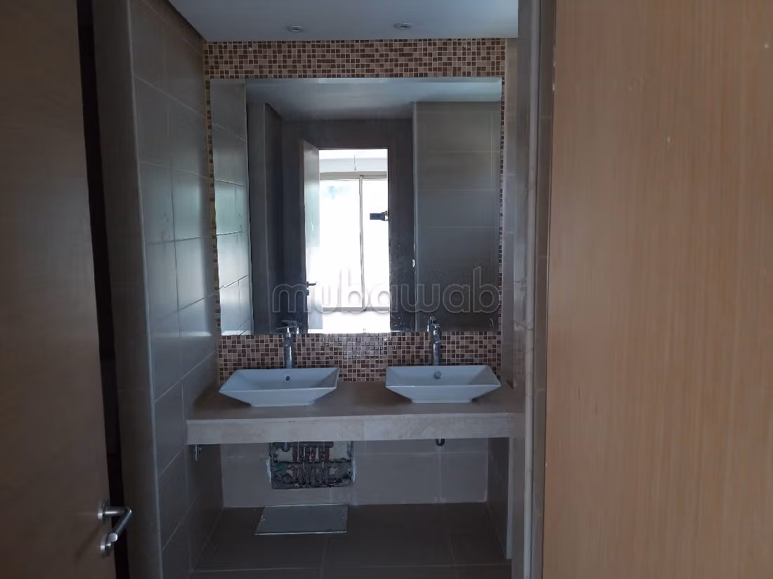 Eccezionale residenza di lusso in vendita a Bouskoura Ville. 7 locali spaziosi. Camino e piscina