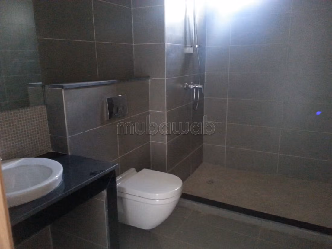Apartment for rent in Bouskoura Ville. 5 large rooms. Carpark and garden