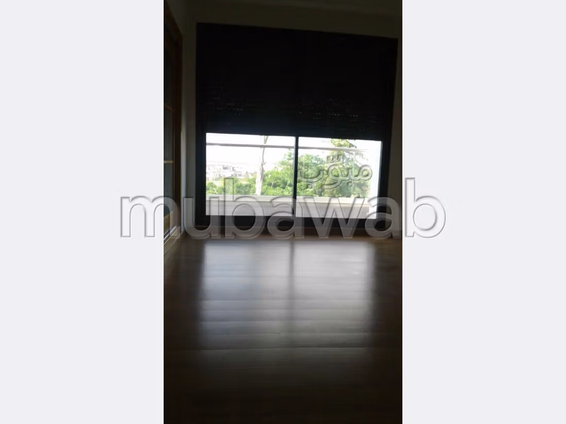 Luxury villa for rent. 4 Large room. Usable fireplace, caretaker service. 