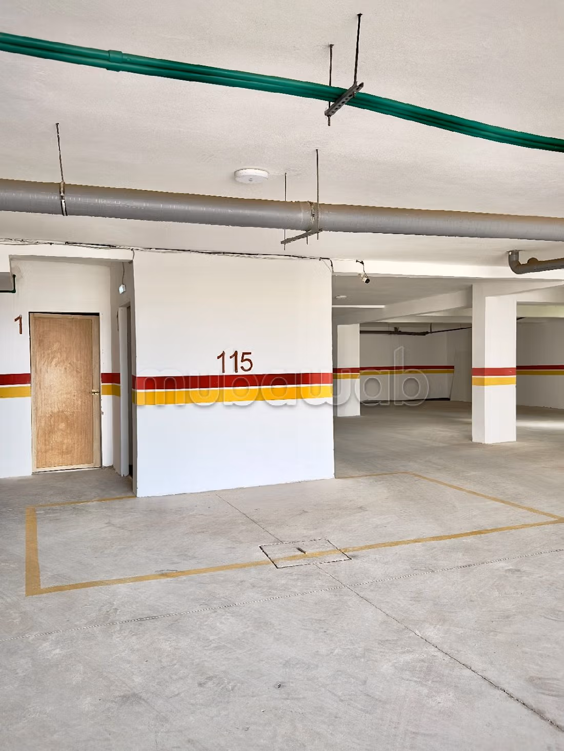 بيع شقة بسيدي رحال. المساحة الكلية 125 م². صحن هوائي والأمن والحراسة. 