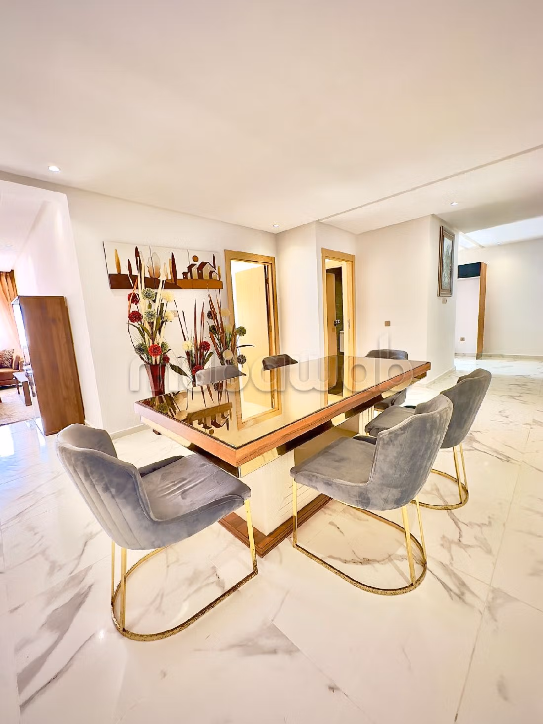 بيع شقة بسيدي رحال. المساحة الكلية 125 م². صحن هوائي والأمن والحراسة. 