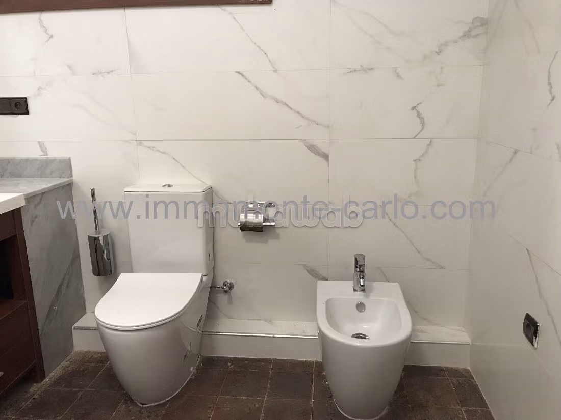 فيلا مساحتها 1600م²، مطبخ مجهز، شرفة، 5 غرف، سويسي