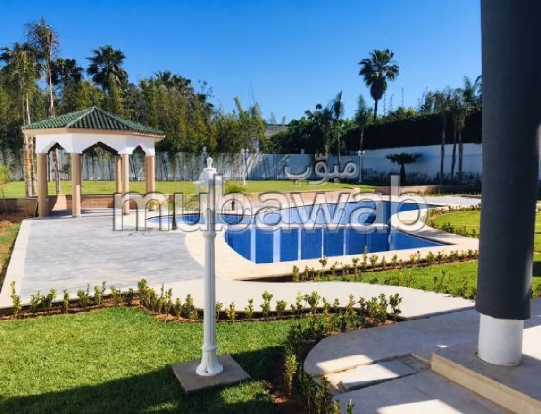 Meravigliosa villa in affitto a Souissi. 7 ampi locali. Camino e piscina. 