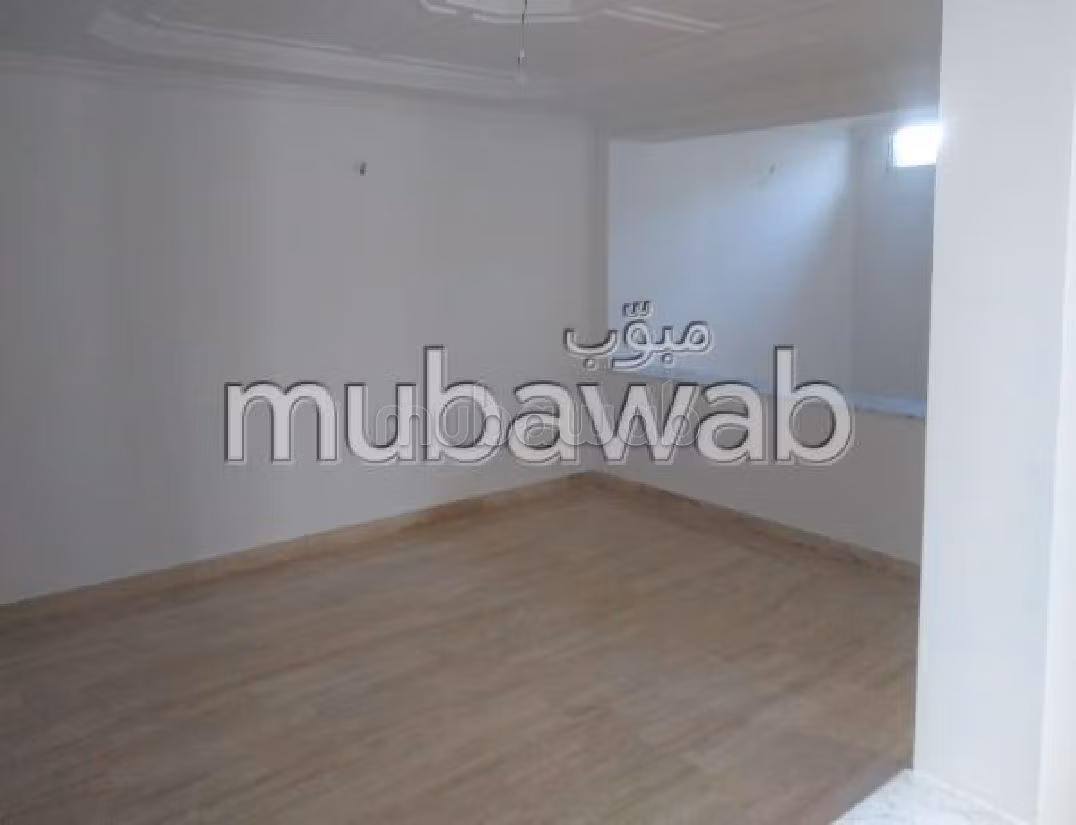 Meravigliosa villa in affitto a Souissi. 7 ampi locali. Camino e piscina. 